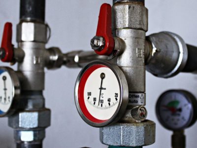 Pequenas peças e válvulas usadas na indústria