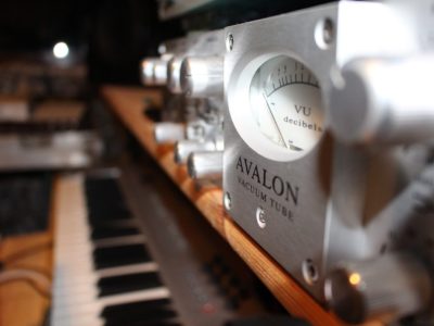 A utilidade de compressores e geradores na indústria